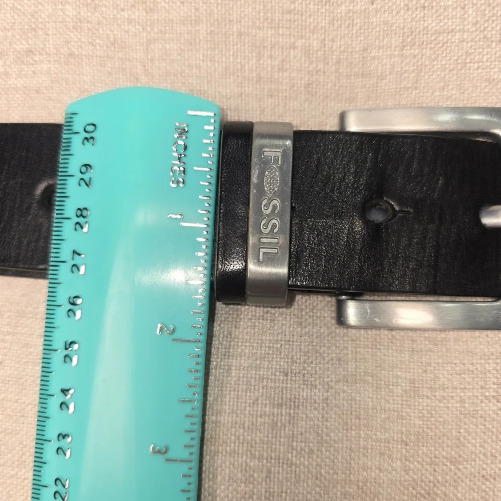 CLASSIC FOSSIL BRAND GENUINE BLACK LEATHER BELT SILVER BUCKLE MENS SIZE 42 EUC